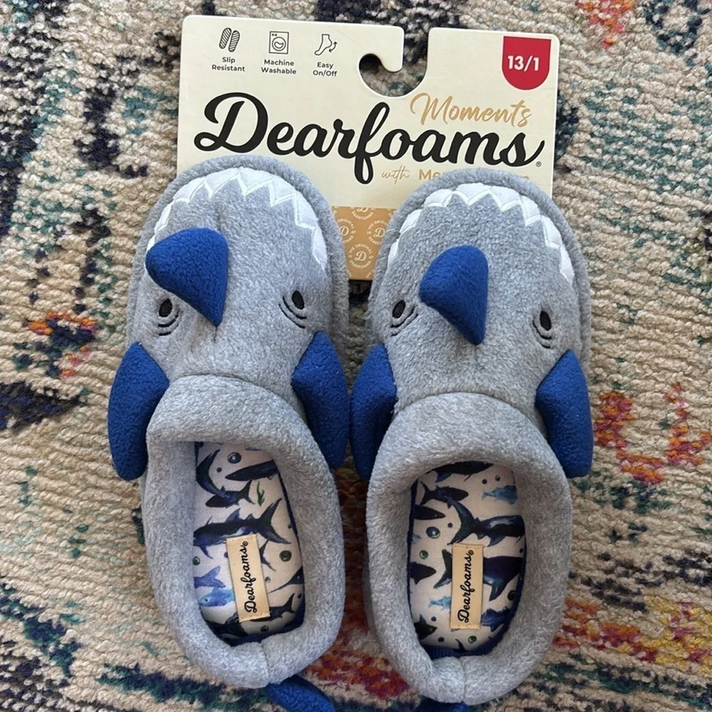 NWT Dearfoams Toddler & Kids' Cute washable Shark slippers big kid size 13/1